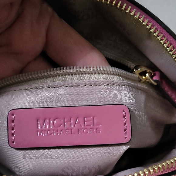 Michael Kors Pink Patent Crossbody Bag with Gold Chain - Picture 3 of 9